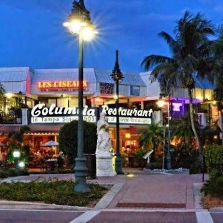 Charming Studio Unit Across From Lido Key Beach Sarasota Bagian luar foto