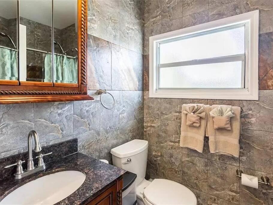 Charming Studio Unit Across From Lido Key Beach Sarasota Bagian luar foto