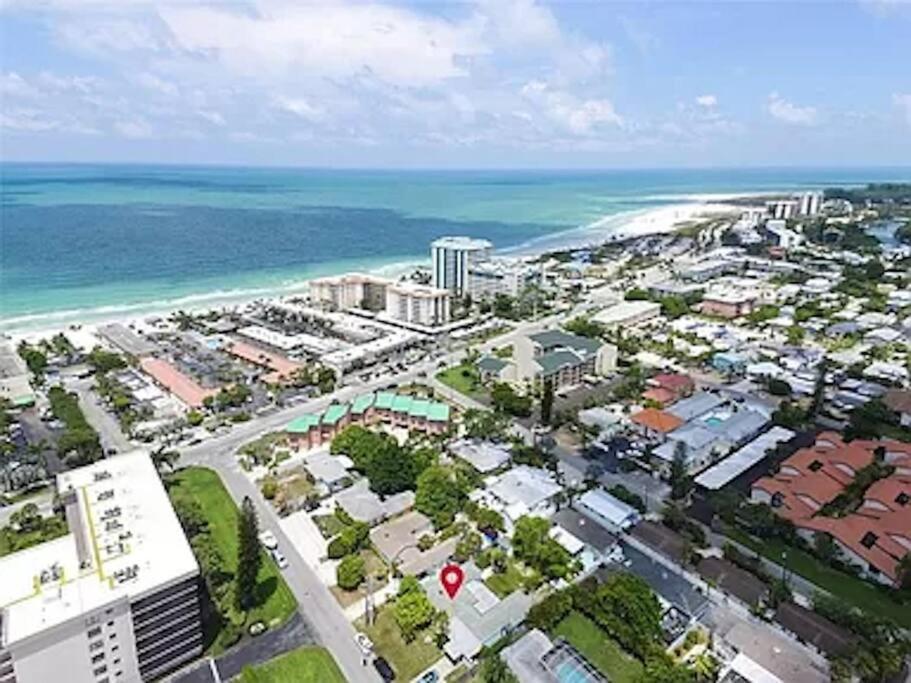 Charming Studio Unit Across From Lido Key Beach Sarasota Bagian luar foto