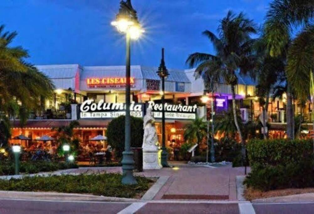 Charming Studio Unit Across From Lido Key Beach Sarasota Bagian luar foto