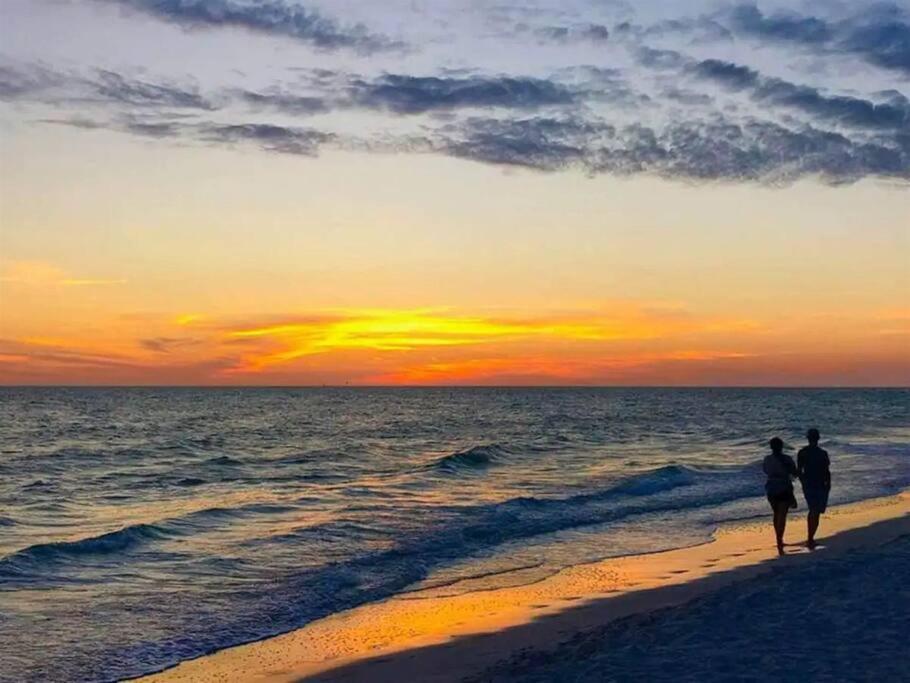 Charming Studio Unit Across From Lido Key Beach Sarasota Bagian luar foto