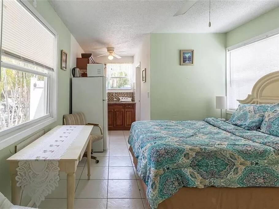 Charming Studio Unit Across From Lido Key Beach Sarasota Bagian luar foto